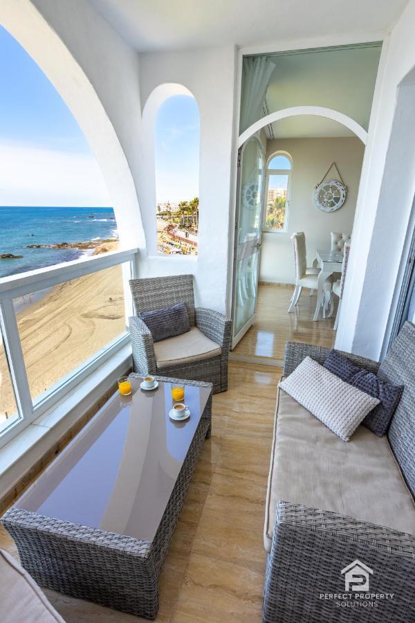 Apartment Aguamarina On The Beach Front Málaga Dış mekan fotoğraf