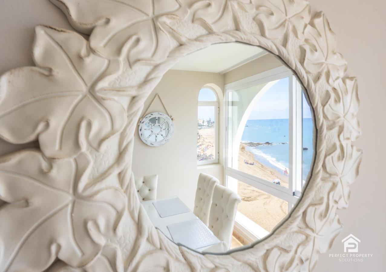 Apartment Aguamarina On The Beach Front Málaga Dış mekan fotoğraf